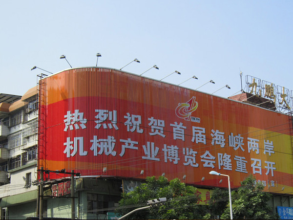 三面翻廣告牌多少錢一平方?